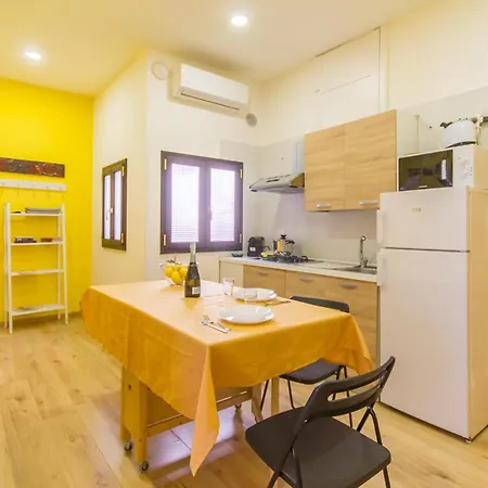 Folklore House In Historical - Happy Catania