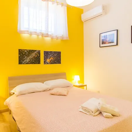 Folklore House In Historical - Happy Apartment