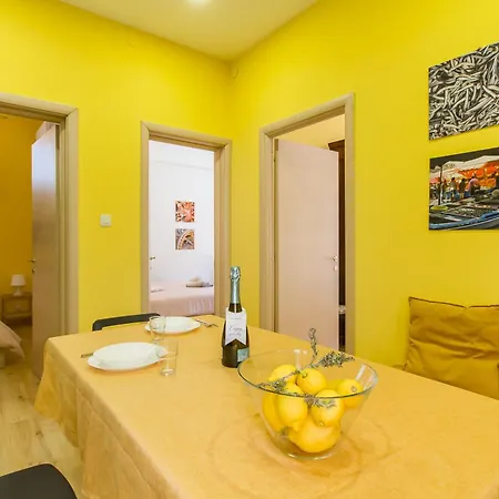 Folklore House In Historical - Happy Apartment