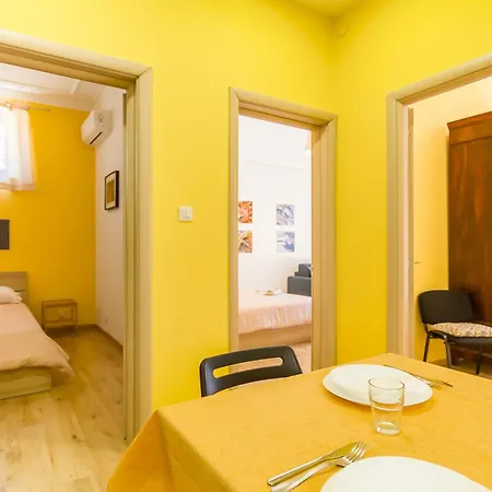 Folklore House In Historical - Happy Apartment